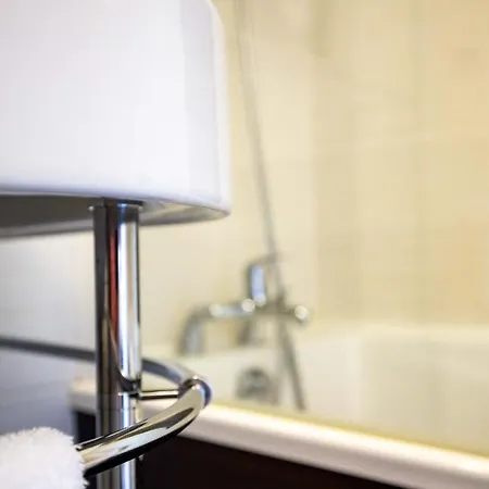 Otel La Chartreuse Logis Restaurant 3*