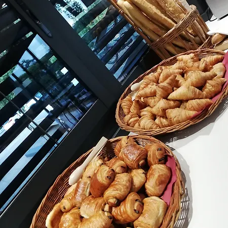 Otel La Chartreuse Logis Restaurant 3*