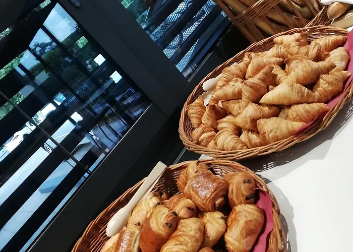 Hotel La Chartreuse Logis Restaurant 3*